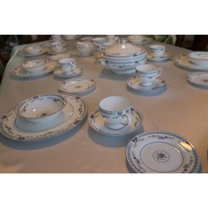 Rosedale by WEDGWOOD 42 pieces Serving pieces